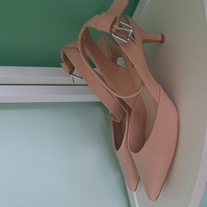 Gianni Bini pointed toe heel shoes